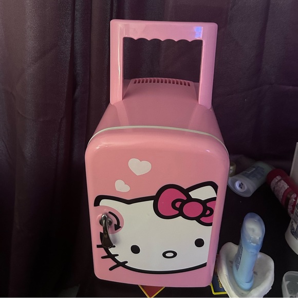 Pink hello kitty mini fridge - Picture 4 of 4